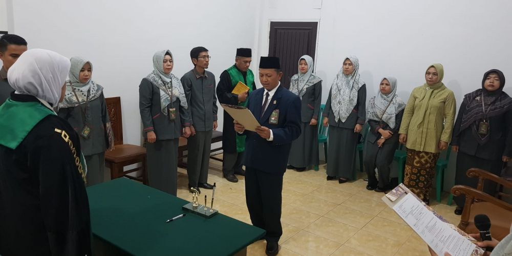 Pelantikan dan Pengambilan Sumpah Jabatan Panitera PA Teluk Kuantan
